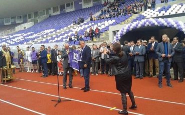 Бойко Борисов преряза лентата на обновения стадион 