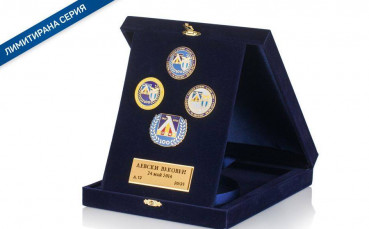 СНИМКИ: Левски представи лимитирана серия клубни значки