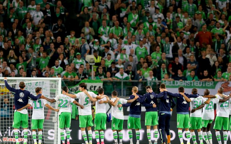 Волфсбург покани 1200 бежанци на мач от Шампионската лига