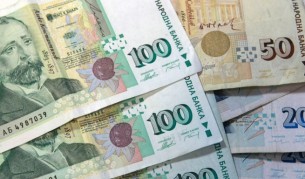 Половината българи със замразени заплати през 2016