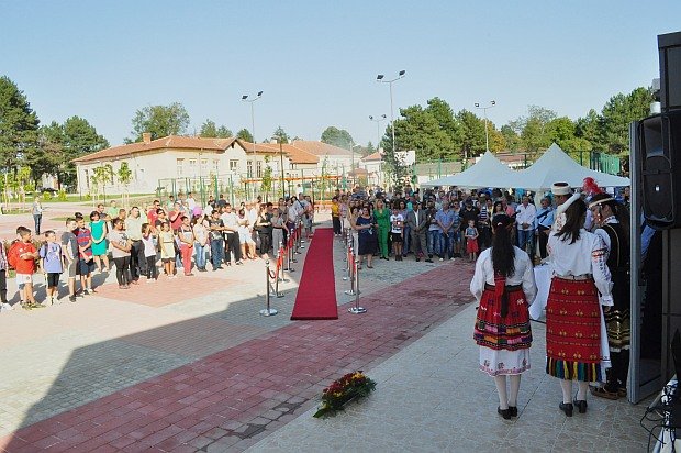 Спортната зала в Завет1