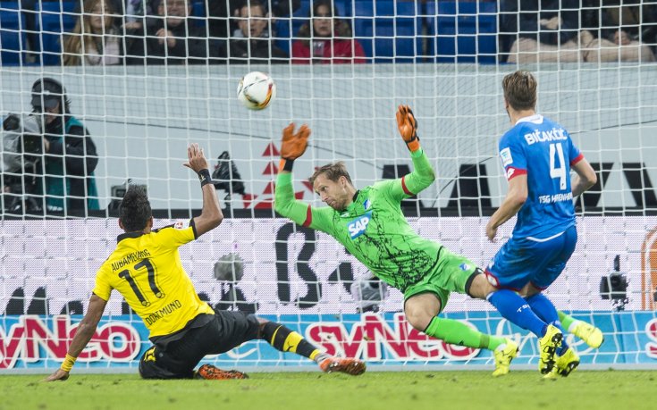 Дортмунд с първа грешна стъпка, остави Байерн самотен на върха