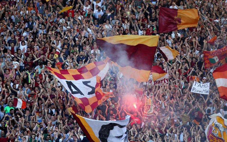Феновете на Рома към играчите: Вие сте малки хора без топки