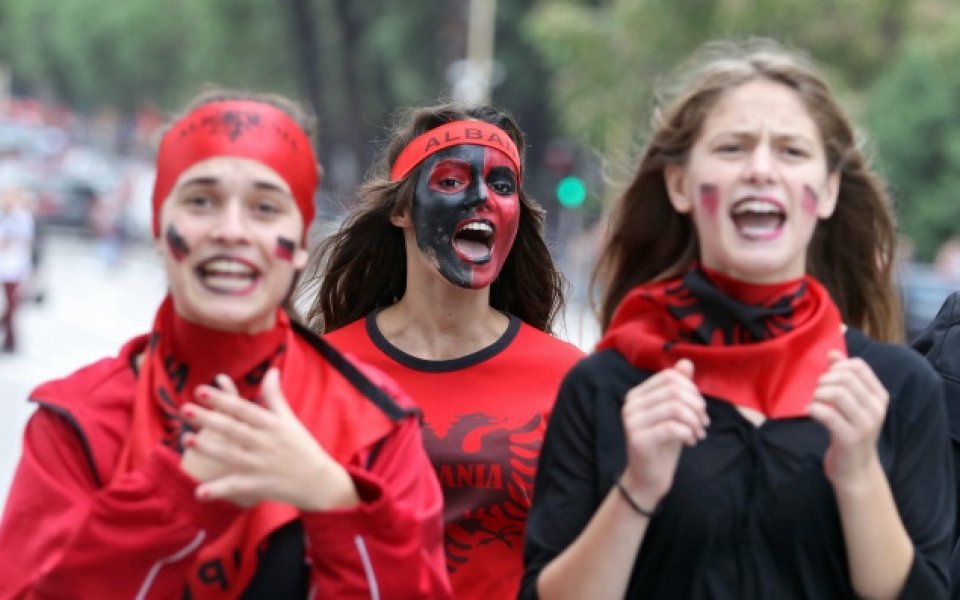 фенки на Албания се радват, след като тимът вече е на Евро 2016 по футбол