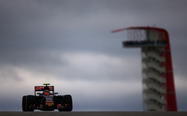 Дебютантът във Ф1 започна с голямо наказание