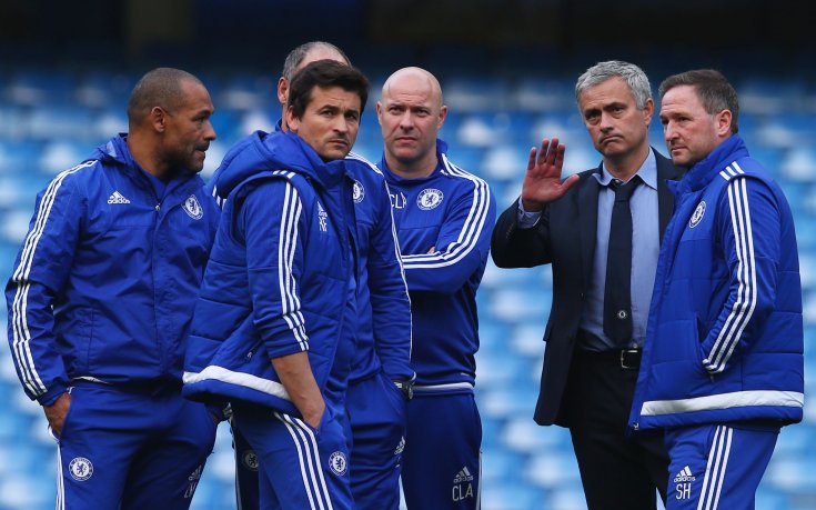 Наказаният Моуриньо обмисля да гледа Челси от улицата