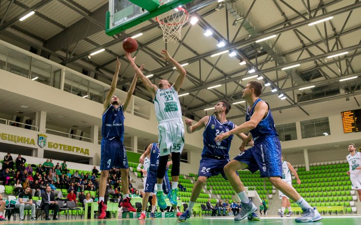Баскетбол: Балкан мушна 137, Спартак продължава да лети