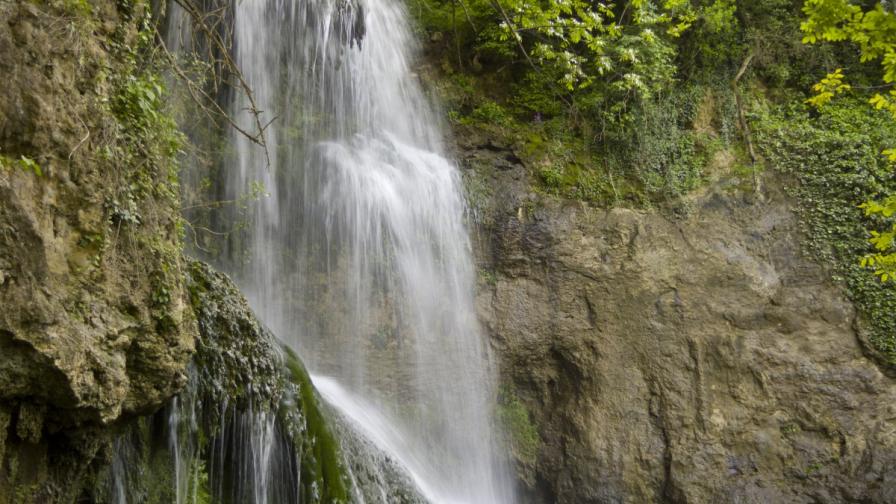 Крушунските водопади остават затворени до април