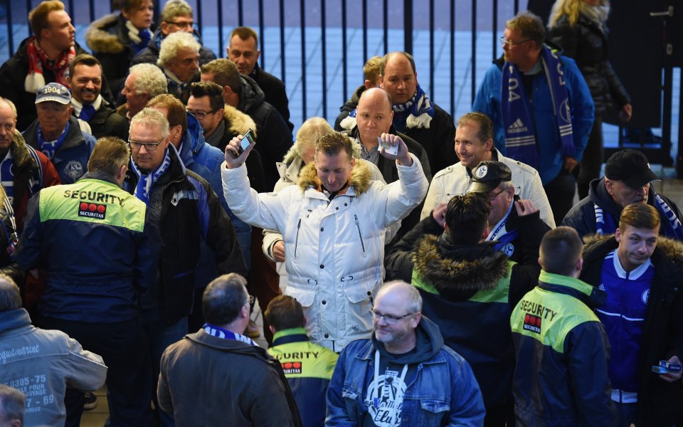 Сериозни инциденти с фенове белязаха футболния уикенд в Германия