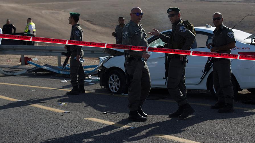 Осем израелски военни бяха ранени при нападения с коли