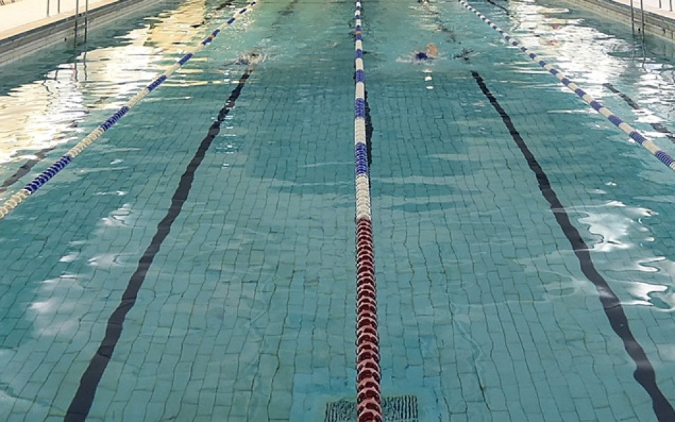 Три рекорда на държавното по плуване в първия ден