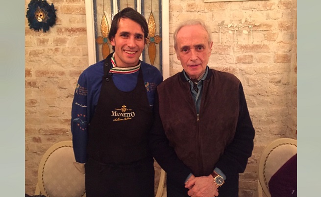 Хосе Карерас с шеф-готвача Марко Лукиари (в дясно). Снимка: MOKO Solution