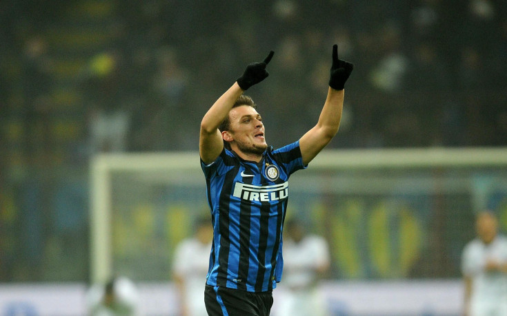 Интер отново запечата вратата за първото място