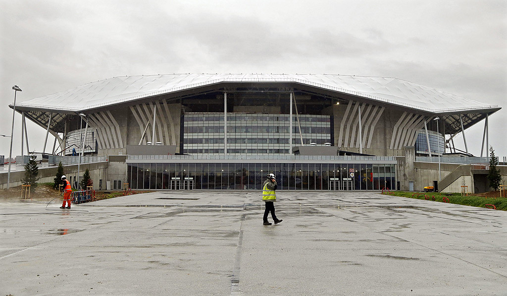 Лион. Стад дьо Люмиер. Капацитет: 58 000