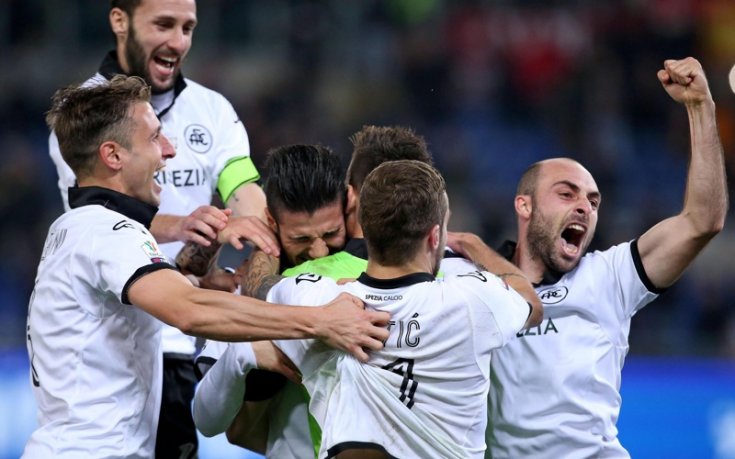 Скандални изпълнения на дузпи нокаутираха Рома за Купата