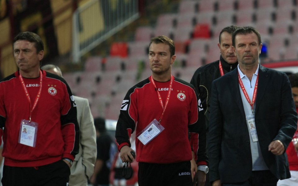 Стойчо Младенов пак донесе червена победа в дербито