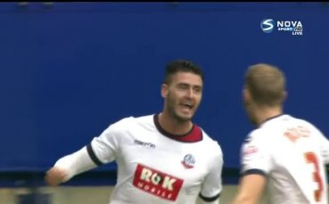 Болтън се вдигна от дъното, за да захапе Блекбърн