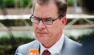 Мюлер: Който не приема бежанци, да плаща