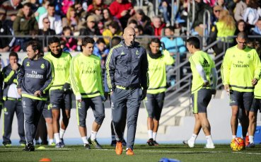 ВИДЕО: 6 хиляди на първата тренировка на Зидан