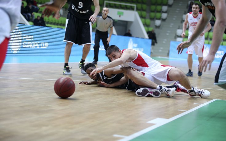 Страхотен Лукойл пребори проблемите за първи успех