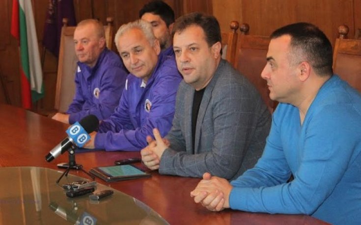 Кметът на Велико Търново представи треньорския щаб на Етър