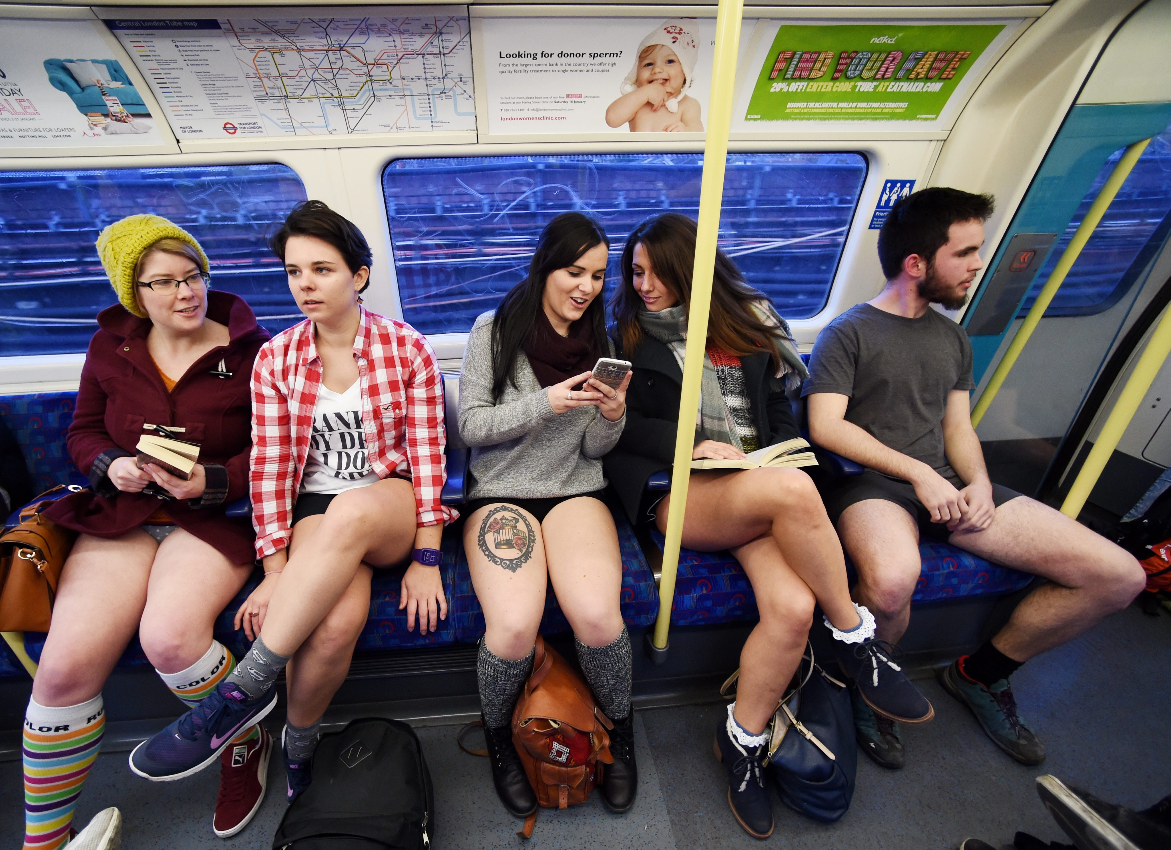 Ден без панталони в лондонското метро