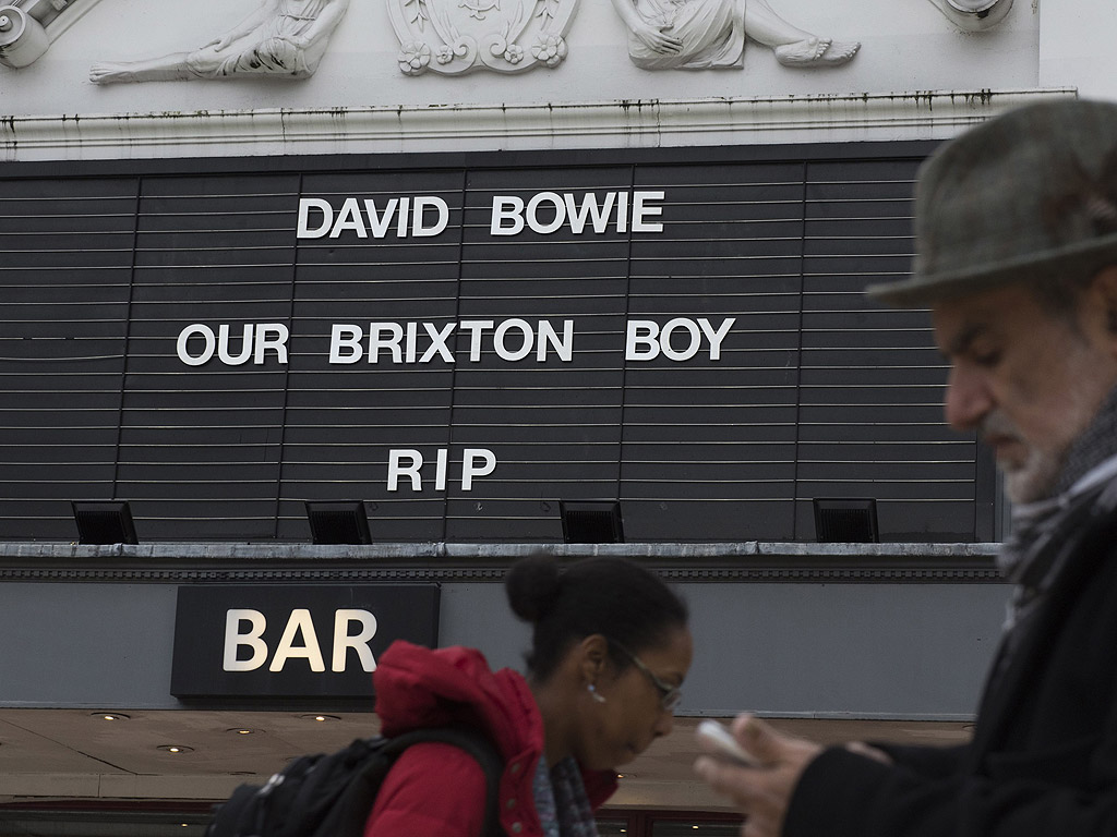 Британската роклегенда Дейвид Бауи почина след дълга борба с рака