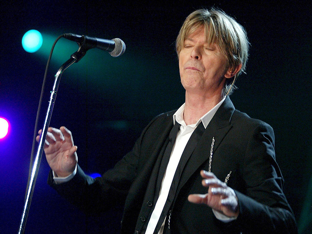 Британската роклегенда Дейвид Бауи почина след дълга борба с рака