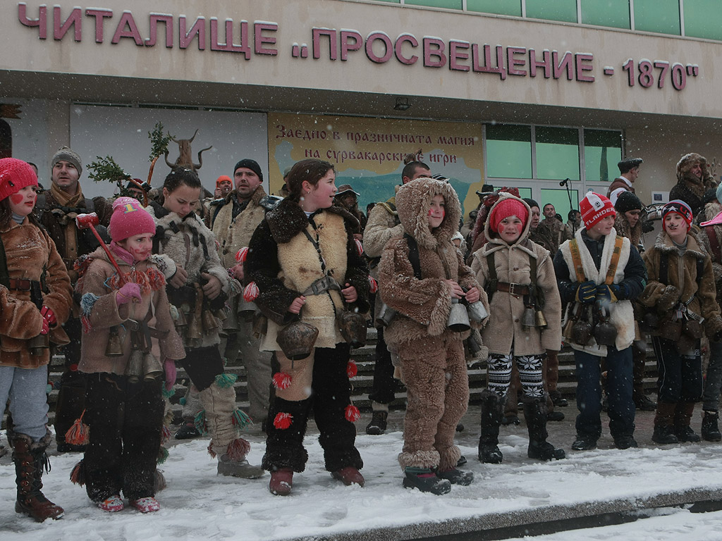 Фестивал на сурвакарските игри в град Брезник 2016