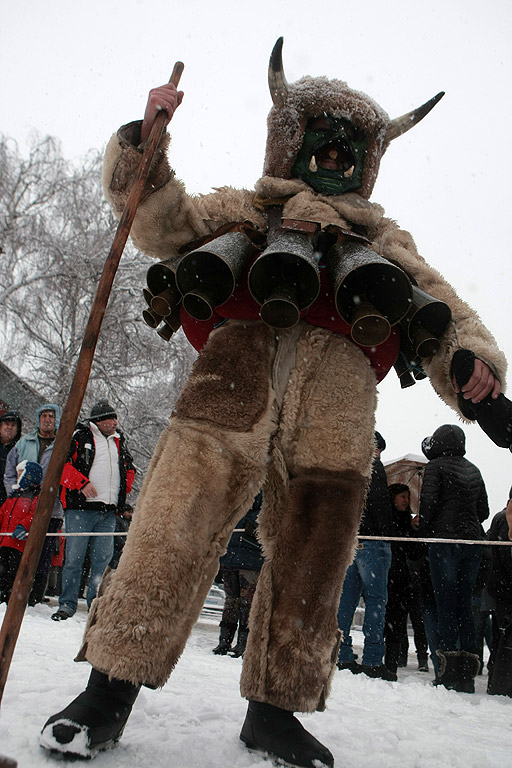 Фестивал на сурвакарските игри в град Брезник 2016