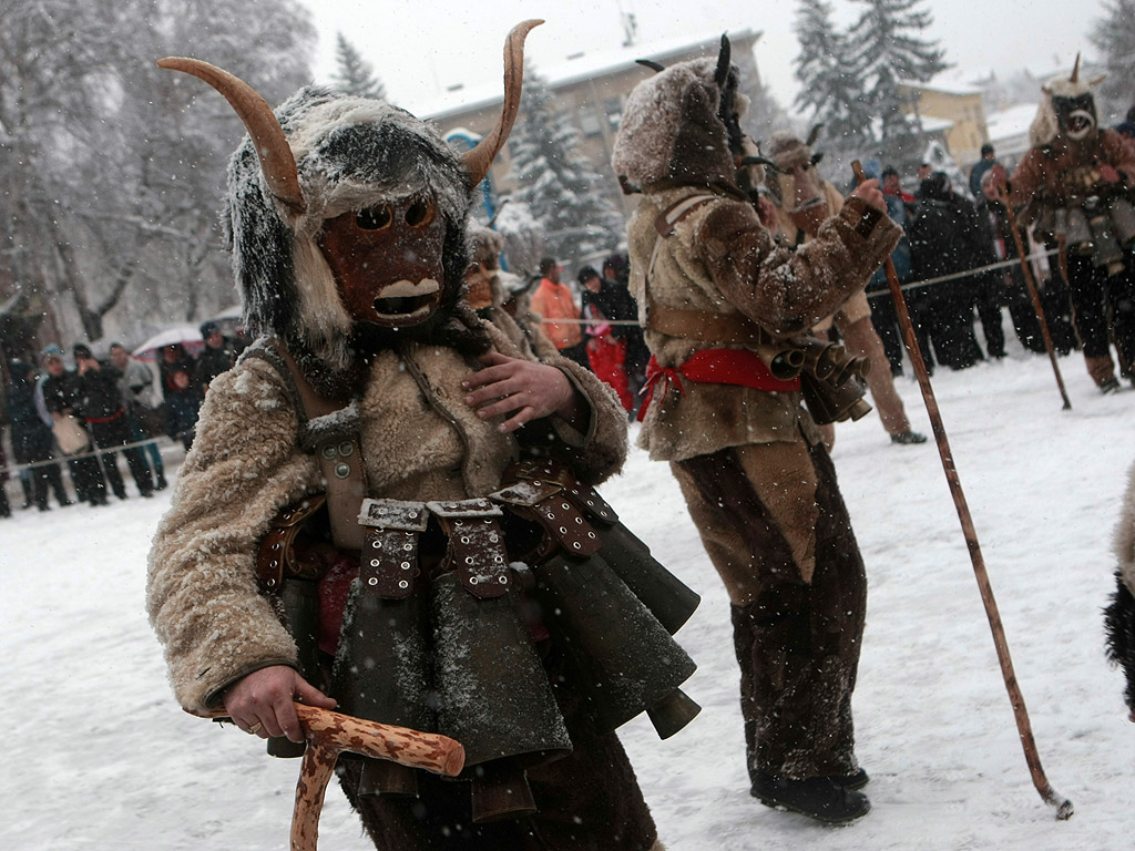 Фестивал на сурвакарските игри в град Брезник 2016