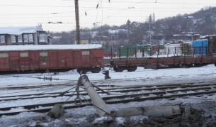 Влак дерайлира край Дупница, 8 вагона са се преобърнали