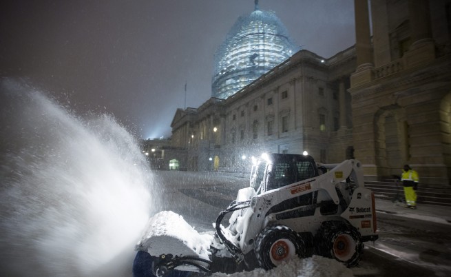 В 11 щата в САЩ е обявено извънредно положение заради снега