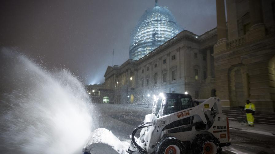11 щата в САЩ в извънредно положение заради снега
