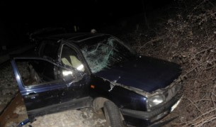 Кола падна на релсите край Симитли, шофьорът липсва