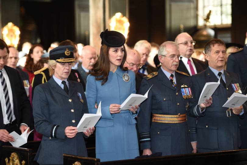 По време на 75-та годишнина на Кралските военновъздушни сили Кейт Мидълтън получи почетното отличие въздушен комендант ("air commandant" – бел. ред).