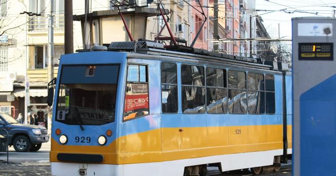 Трамвай рани тежко възрастна жена при нелеп инцидент в София