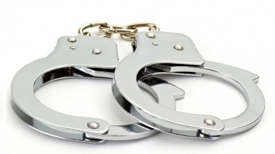 Група от 13 души осъдени за изнасилване на 13-годишно момиче