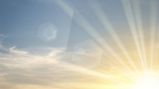  Южен вятър води слънчево и топло време над България 