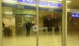 Скочилият пред метрото мъж с 11 счупени ребра и череп