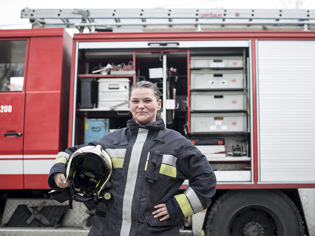 Девет унгарски жени професионалисти, които преследват кариера в професии, доминирани от мъжете.