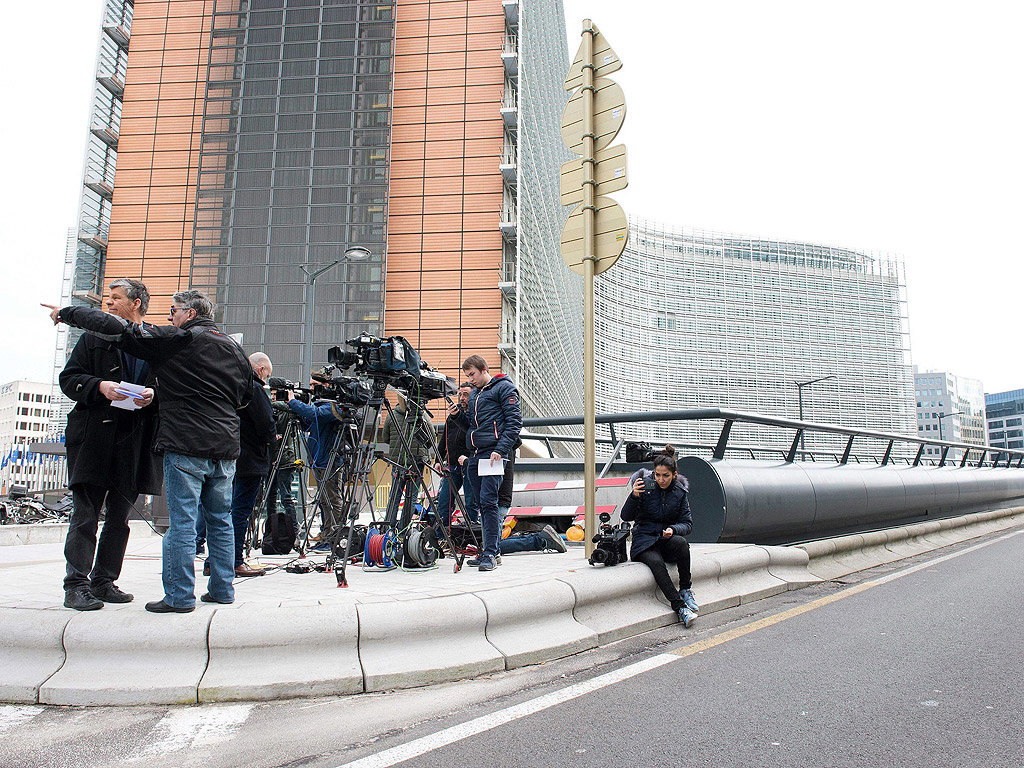 Броят на жертвите от днешните атентати в Брюксел нарастна до 34 души. 20 човека са загинали при трите взрива в метрото, а останалите 14 са починали при нападението на летището в Брюксел