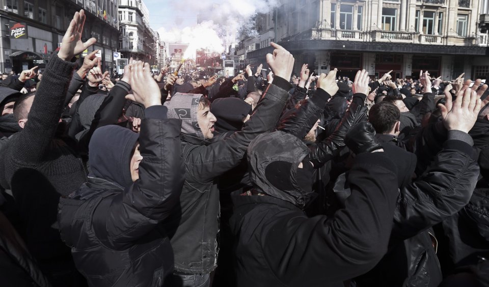 Полиция разгони шествие на фенове в Брюксел1