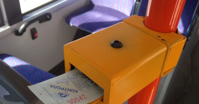 Три момичета са нападнали с боксове контрольора от столичния градски