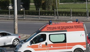 Катастрофира автобус край Търговище, загинал и ранени