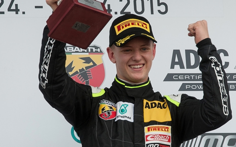 Синът на Шуми с победа в италианските серии Формула 4