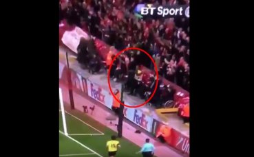 ВИДЕО: Ливърпул лекува, човек в количка проходи