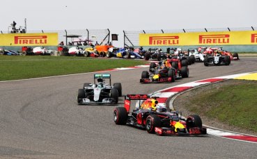 Нико Розберг триумфира след сблъсъци и екшън в Китай