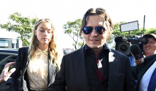 Тя бе обвинена, че заедно с известния си съпруг е внесла на континента две кучета - йоркширски териери, без да уведоми ветеринарните власти.