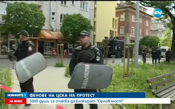 Феновете на ЦСКА с шествие, засилено полицейско присъствие